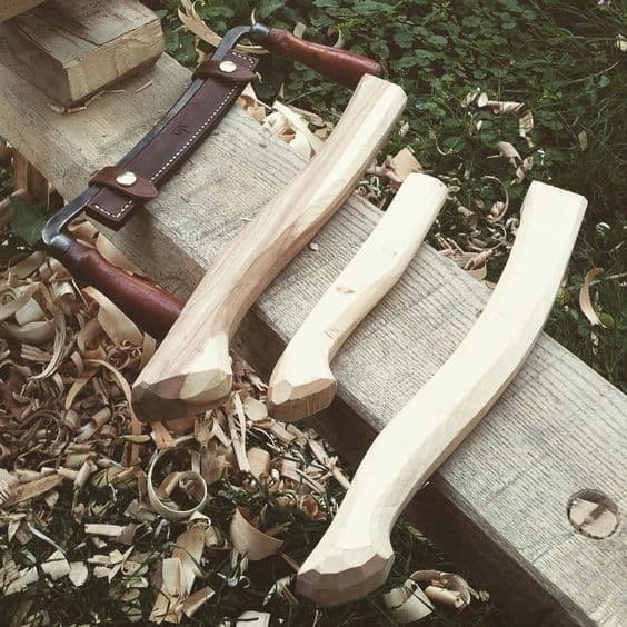 There are a lot of ways to make your own ax handle. We have decided to share the 5 steps we follow every time we need to do this task.