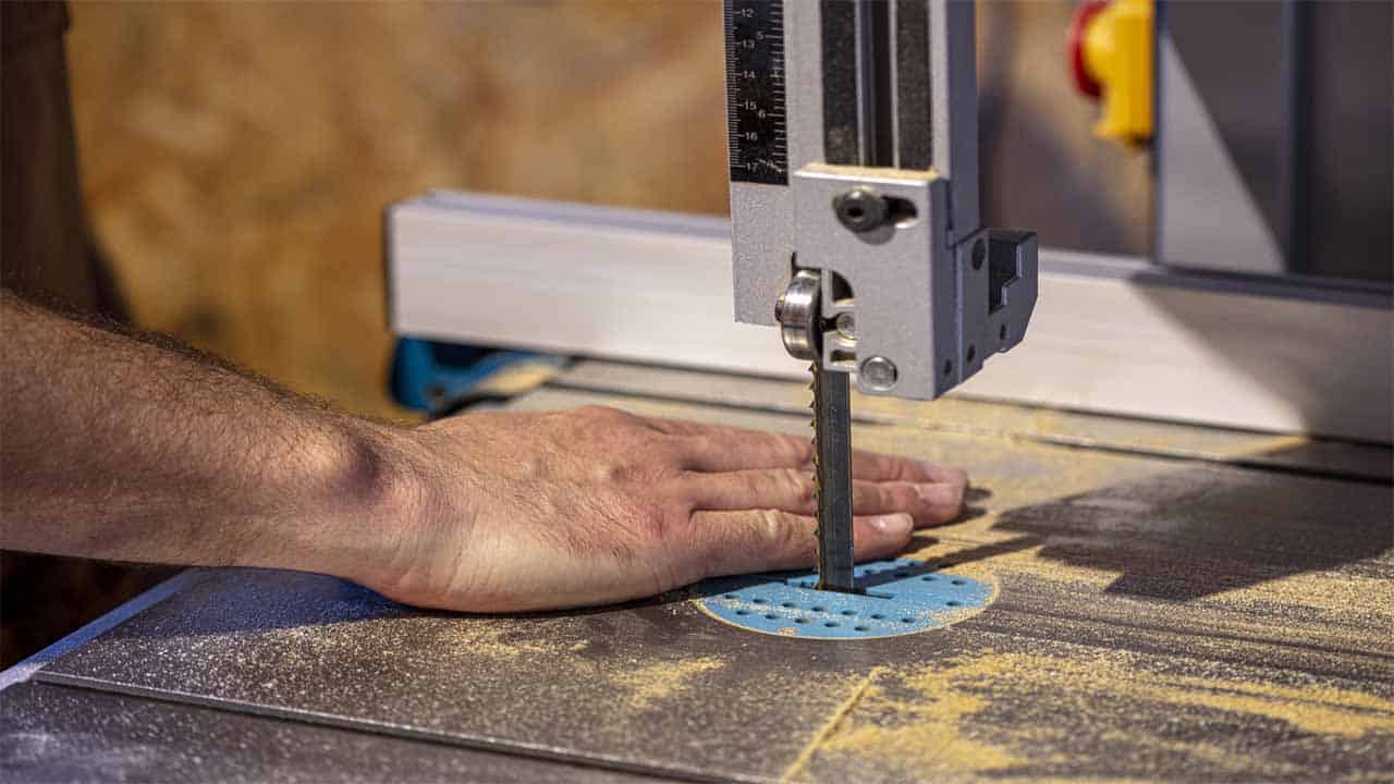 The bandsaw is a very large power tool, it's mostly used to make cuts on large pieces of wood. There are different types of bandsaws that can be used for different types of projects, including cutting wood and metal.