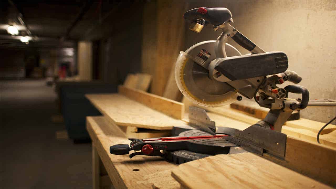 We explained how to do it with a traditional miter saw, but, how to cut crown molding with a compound saw? The hardest part about this is that you can be careful in positioning the miter saw compound bevel. Make sure to use 33.85 degrees left angle for the bevel, and 31.62 degrees left angle for your miter saw.