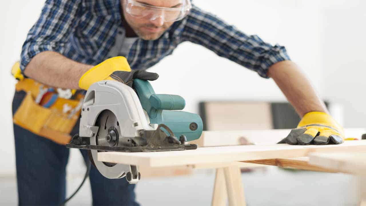 They are great, but how to make a straight cut with a circular saw? The first thing you need is a guide bar, know how to set it up correctly. Once you do that, you need a pen to make a straight line on the surface you have to cut. Make the line, and then with the help of the guide bar start cutting the material by following the line you made earlier.